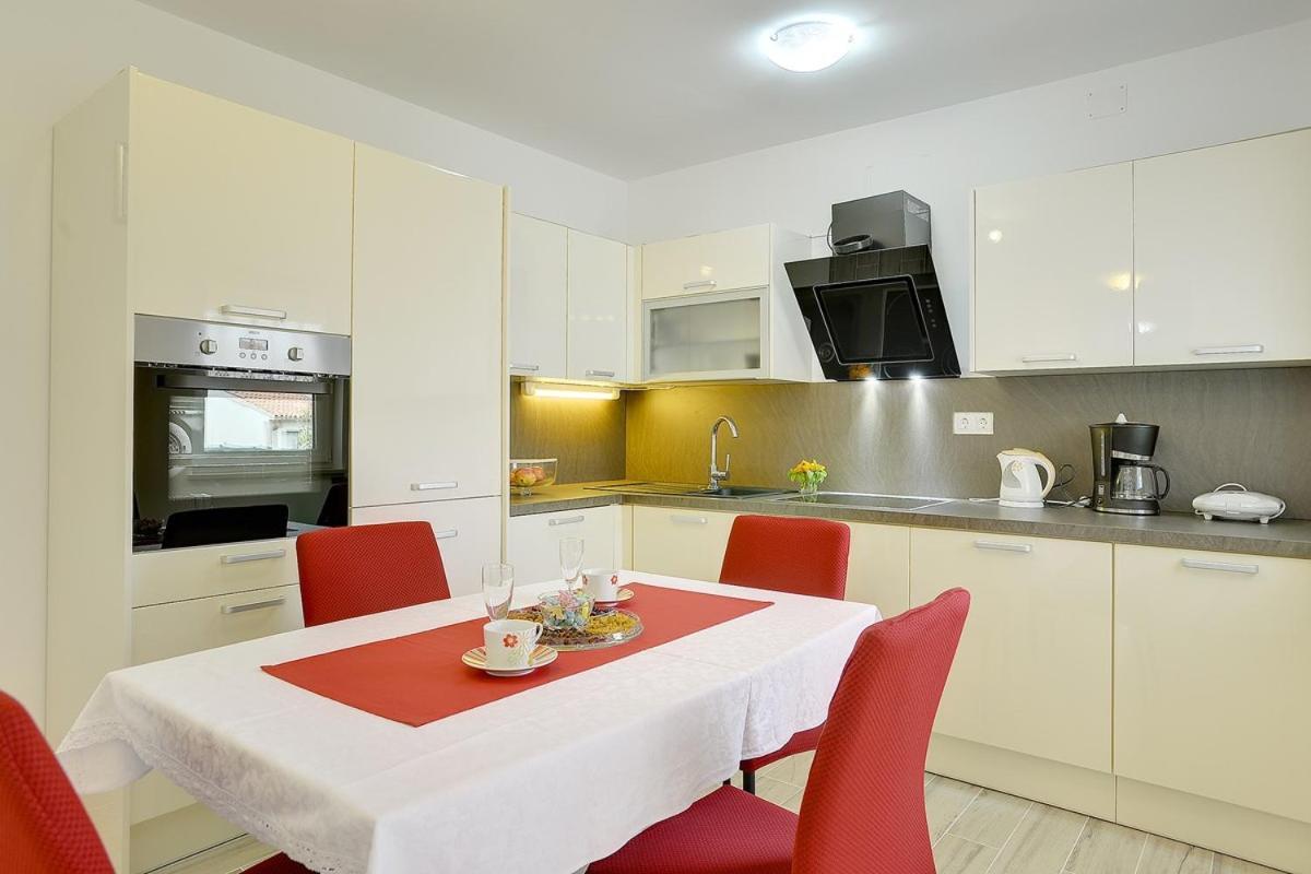 Apartments Elviana Pula Luaran gambar